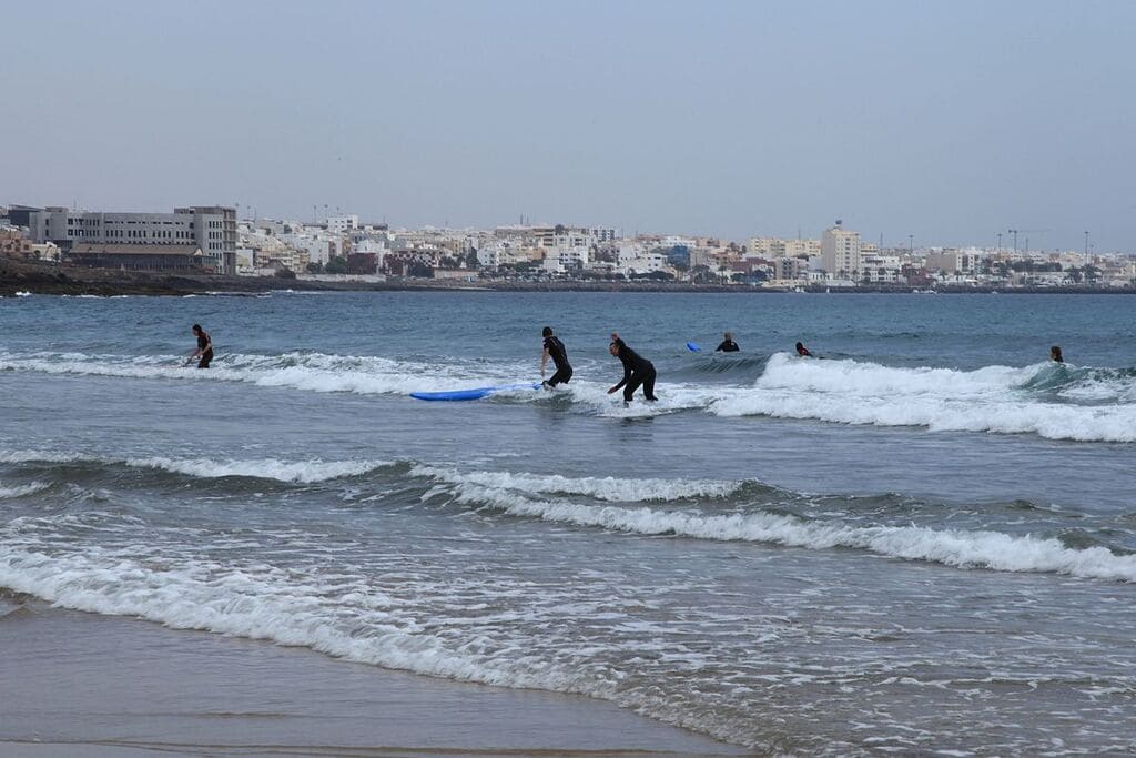 Practicar surf Puerto del Rosario